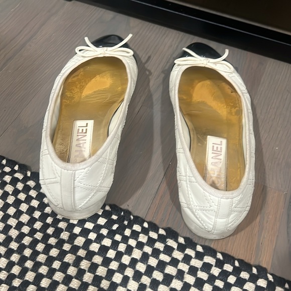 Authentic Chanel ballet flats worn couple of times . In pristine condition ! - Picture 4 of 4